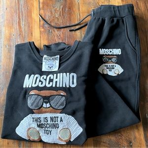 Authentic- MOSCHINO Teddy Bear Crewneck + Jogging Pants Set.